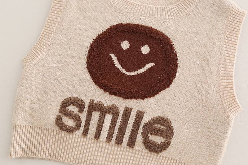 💛 Smile… لأن طفلك يستحق الأناقة والراحة 💛